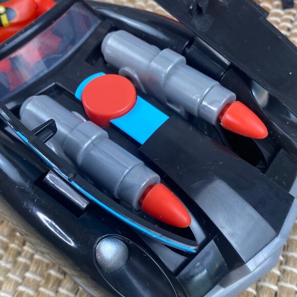 Disney Pixar Incredibles 2 Mr Incredible, his vehicle, Elastigirl & her cycle - Picture 7 of 13